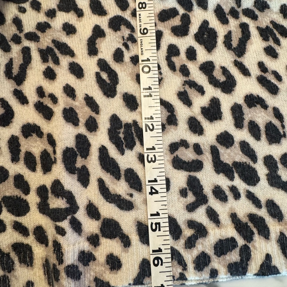 Alice + Olivia leopard cashmere short sweater w/ wide sleeves. Size L. - Picture 6 of 11
